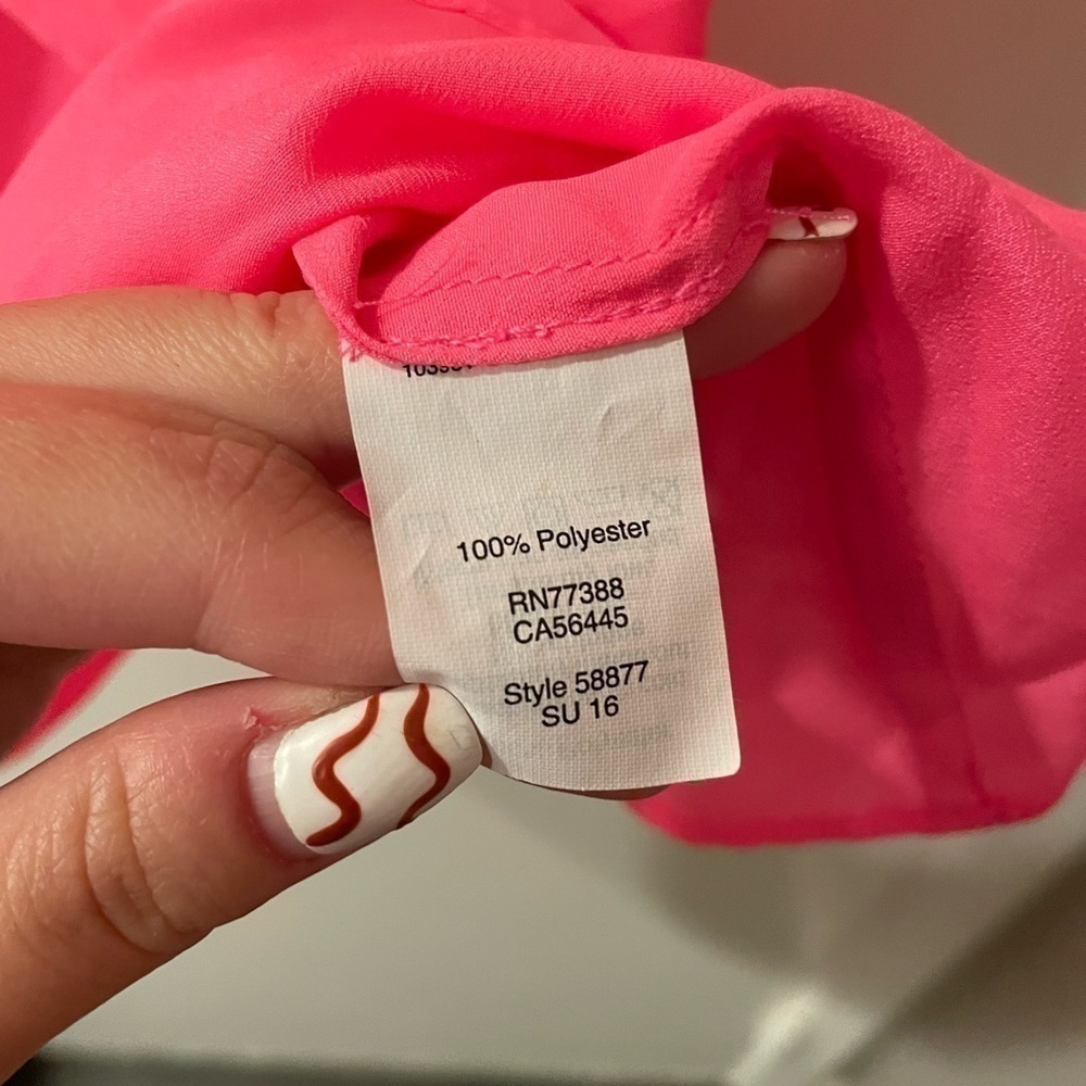 Jcrew hot pink racer back tank top blouse
Size 0
Condition 9/10 no flaws - Picture 6 of 8